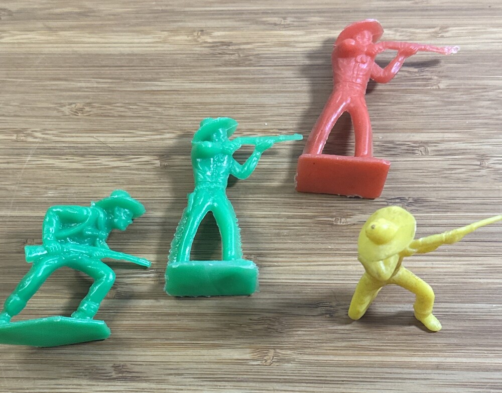 Vintage Plastic Cowboy Figures Lot of 4 Western Rifle Gunmen Playset Toys